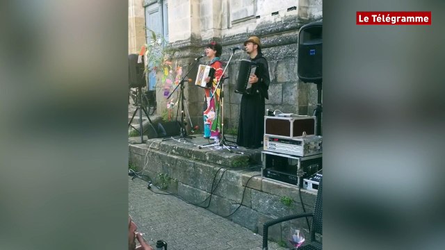 Vannes. Tri Martolod en japonais sous les yeux d'Alan Stivell