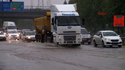 Kocaeli'de Yağmur Su Baskınlarına Neden Oldu