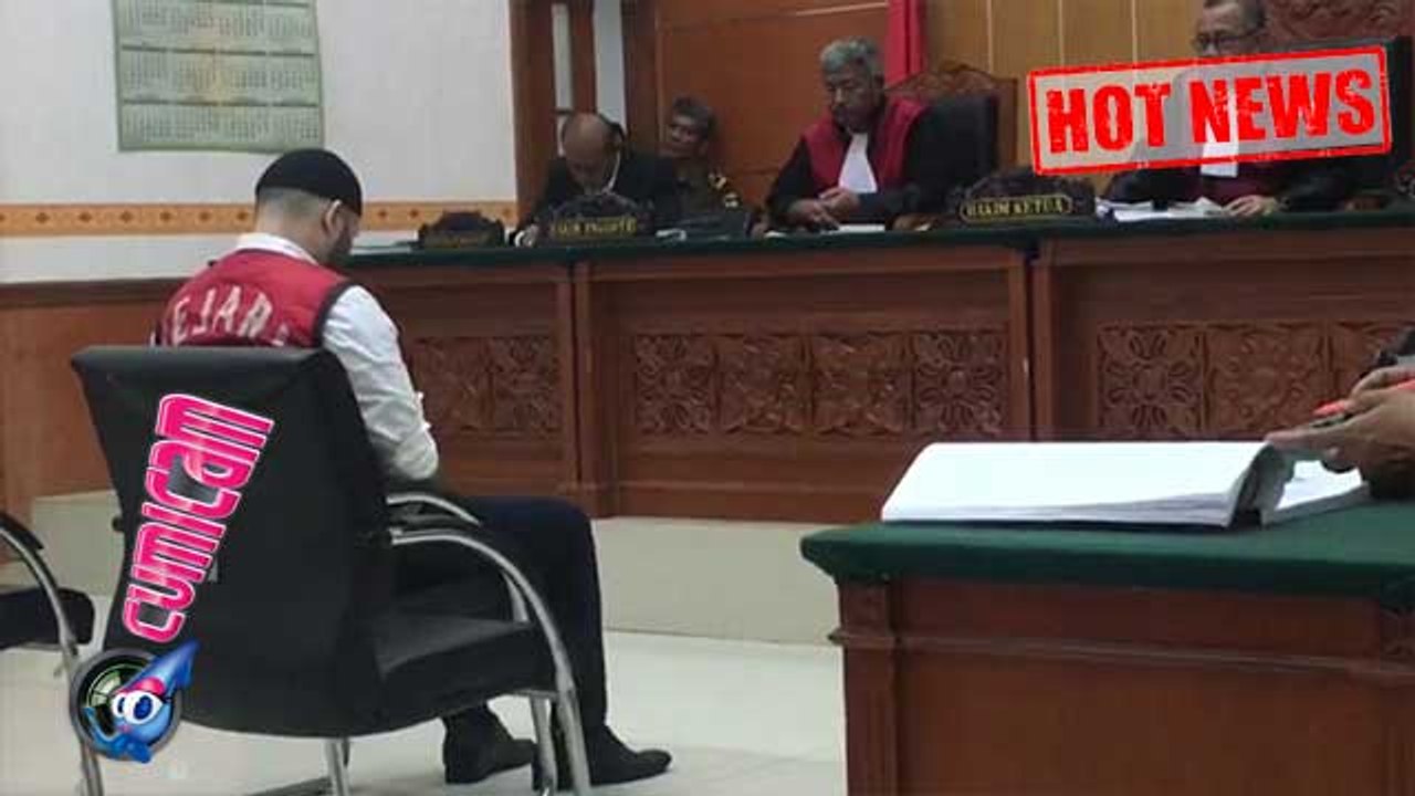 Hot News! Dinasehati Hakim, Ridho Rhoma Tertunduk Menangis - Cumicam 22 Agustus 2017