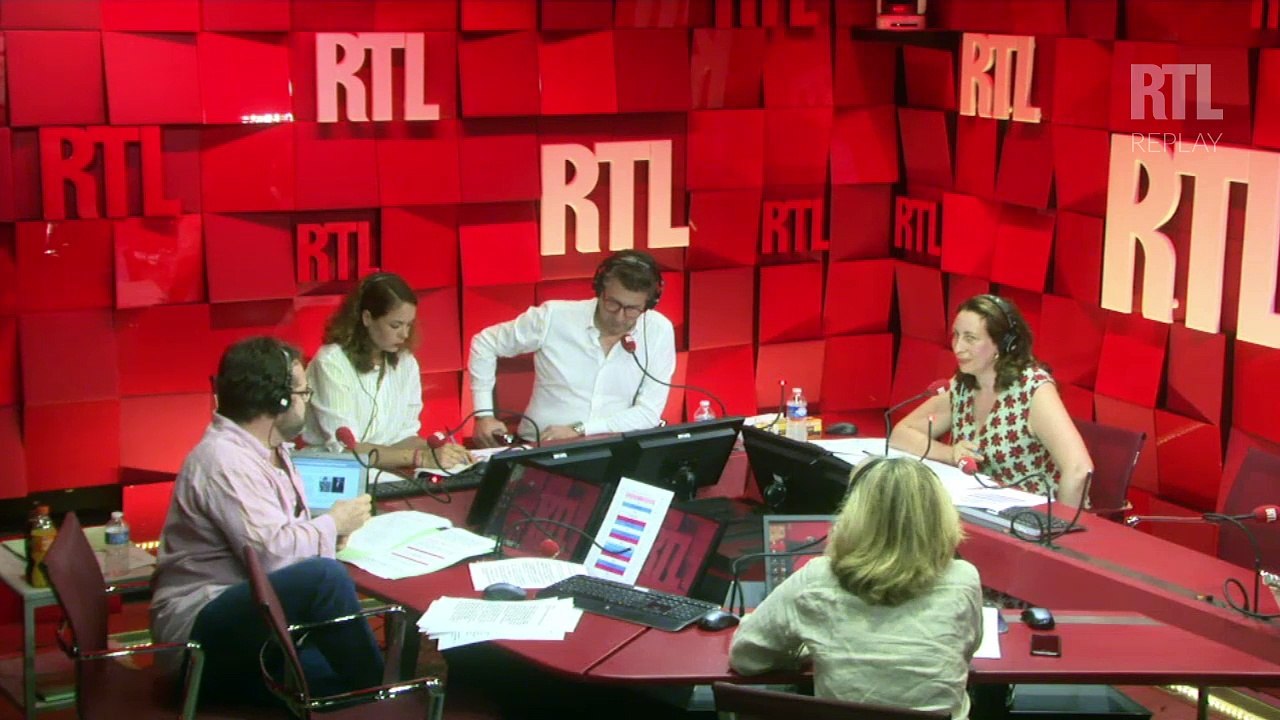 Pause sucrée avec le lait et les mirabelles/prunes