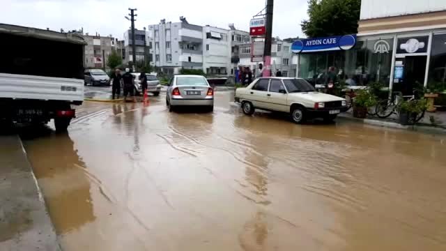 Şiddetli Yağış Sonucu Su Baskınları Meydana Geldi