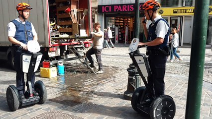 Bruxelles: les policiers en segway signalent les problèmes