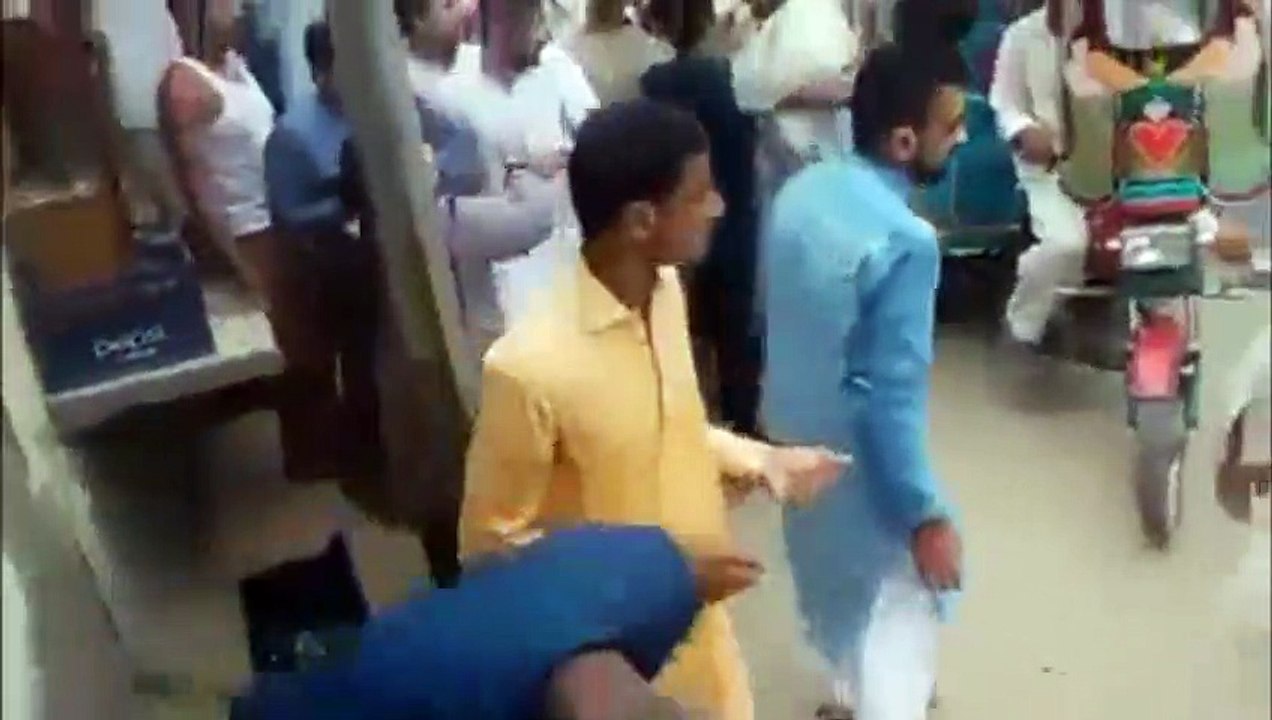 Stage Actress Kashish Chaudhry Per Tashadud...