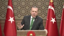 Erdoğan Birisi Sözde Adalet Yürüyüşü Yapıyor Arada Sırada Karavana Oturup Atletle Yemek Yiyor...