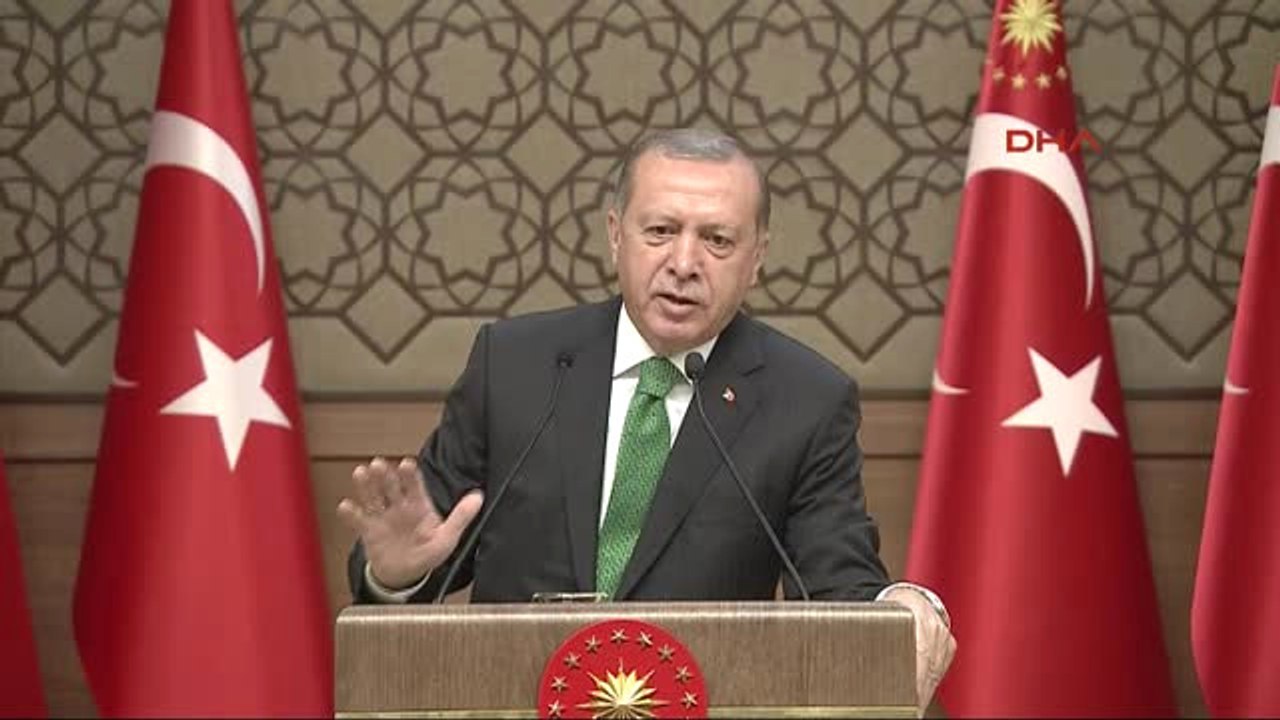 Erdoğan Birisi Sözde Adalet Yürüyüşü Yapıyor Arada Sırada Karavana Oturup Atletle Yemek Yiyor...