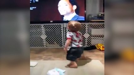 Ce petit a vraiment le rythme dans la peau !