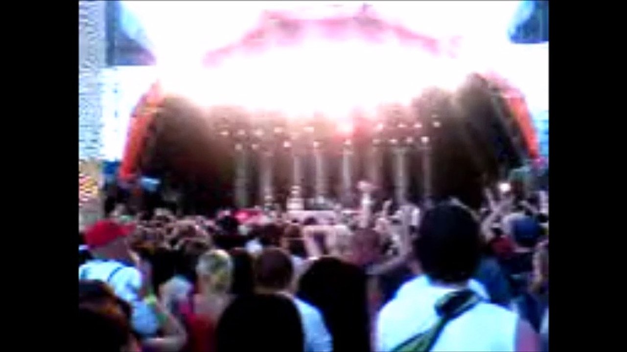 Muse - Supermassive Black Hole, Auckland Big Day Out, 01/19/2007