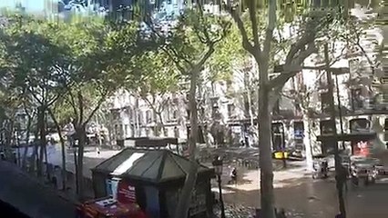 Policia acribilla terroristas barcelona