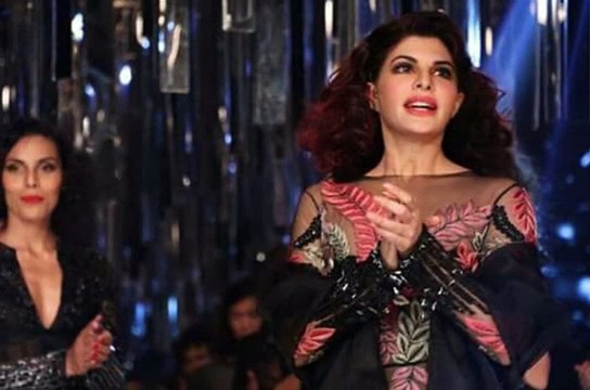 Jacqueline Fernandez and Aditya Roy Kapur walk the ramp for Manish Malhotra