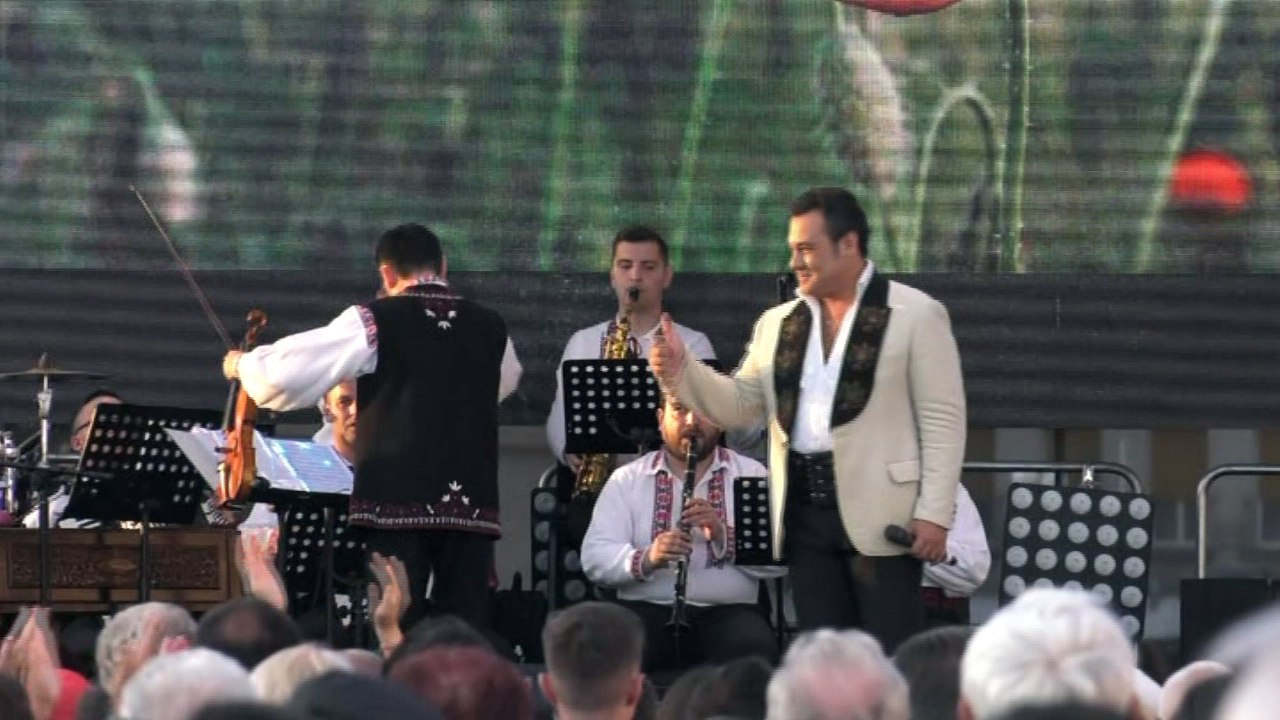 Ionut Dolanescu &Orc. Rapsodia Bihoreana ,dir. Liviu Butiu - La multi ani ,multi ani