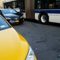 Résultat d'un bus qui arrache une portière de voiture