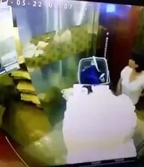 Cette femme a bien failli y passer en entrant dans cet ascenseur devenu fou !