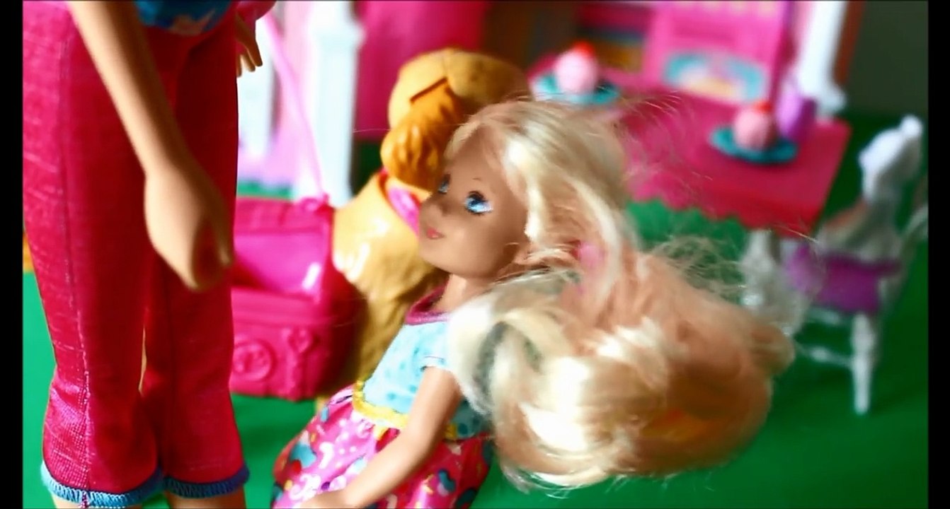 SNOW WHITE vs ELSA: Princess Rap Battle (Whitney Avalon ft. Katja Glieson) *explicit*
