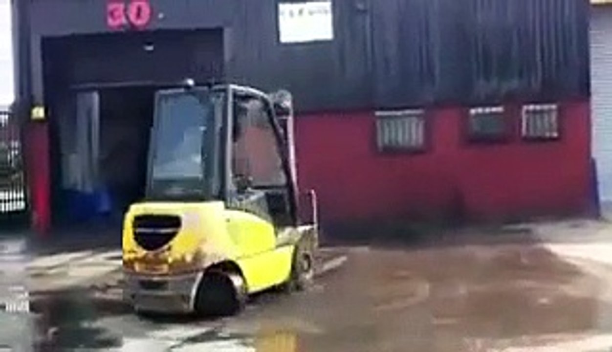Forkliftle drift yapmak