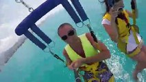 La corde lâche pendant que ce couple fait du parachute ascensionnel !