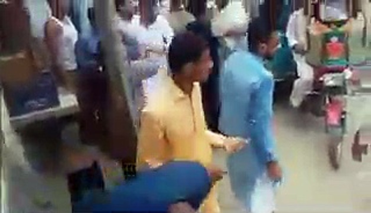 Stage Actress Kashish Chaudhry Per Tashadud...