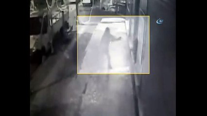 Engelli vatandaşa kurşun yağdırdı