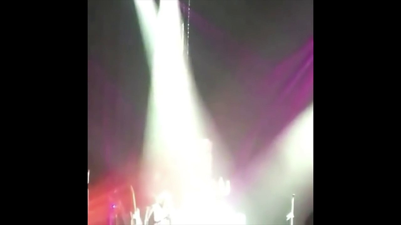 Toni Braxton Breaks Down Crying While Performing On Stage