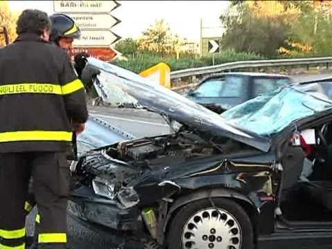 TG 08.10.12 Auto finisce fuori strada a Bari
