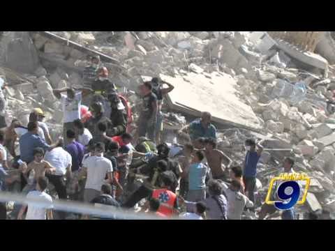 Crolla Palazzina a Barletta, si scava tra le macerie - le prime immagini