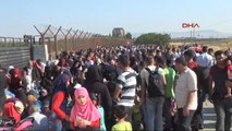 Kilis Suriyelilerin Sınır Kapısındaki Bayram Geçişinde İzdiham