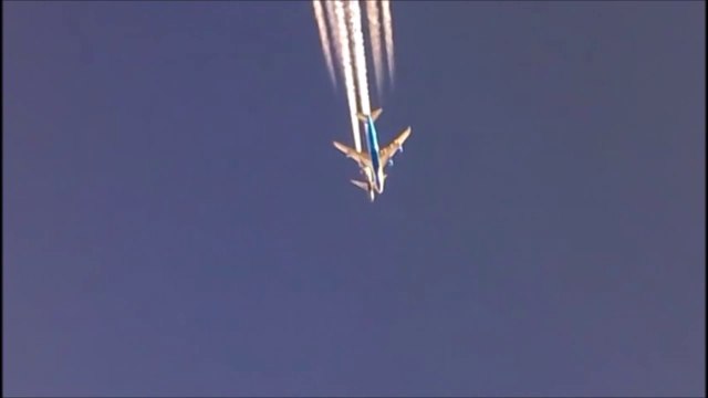 Un avion Boeing 747 double un Boeing 737 au dessus de Bagdad. Incroyable