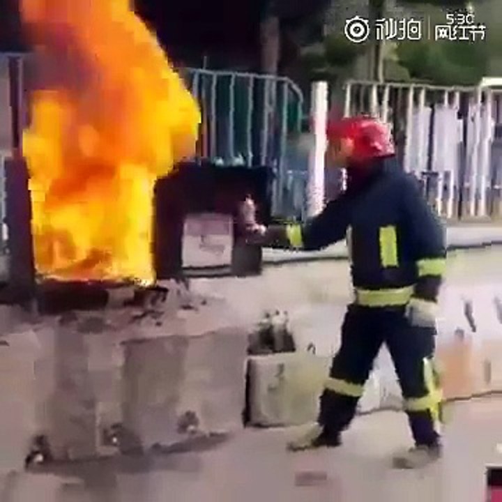 Les pompiers recommandent d'avoir un coca au réfrigérateur