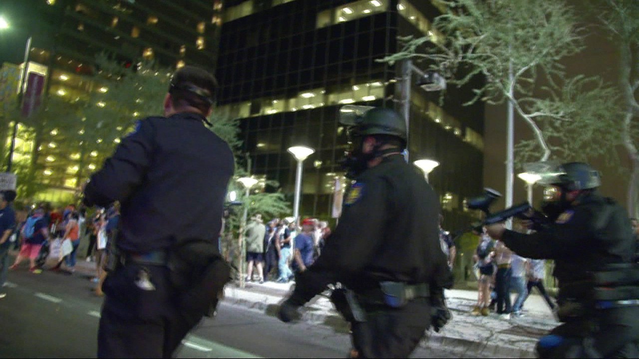 Phoenix Police fire tear gas at anti-Trump protesters