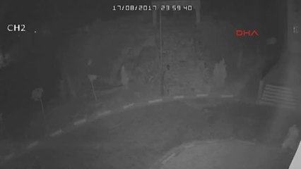 Kadın Öğretmene Uçan Tekmeyle Saldırdılar