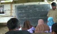 Gedung Sekolah Rusak, Siswa Belajar di Kantor Dusun