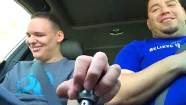 Gözleri Görmeyen Çocuk Mükemmel Araba Kullanıyor