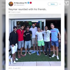 Les joueurs du Barça posent avec Neymar... et mettent leur direction en sacré pétard