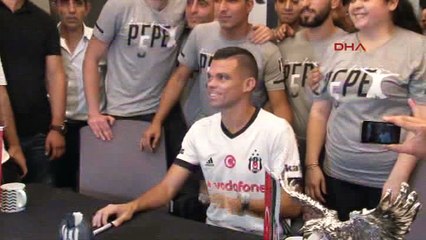 Beşiktaşlılar Pepe için Vodafone Park'a akın etti