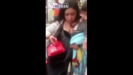 Elle essayait de voler 2 batteries de voiture sous son manteau !