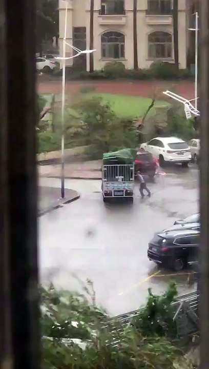 Siêu bão Hato ở Trung Quốc: 3 người thiệt mạng, hàng chục người thương nặng (1)