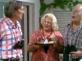 dont drink the water S02E04