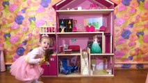 Para para y Barbie casa de muñecas con muebles de desempaquetar los juguetes héroes Disney niñas barbie