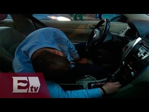 Ebrio se queda dormido al volante sobre Avenida Reforma / Francisco Zea