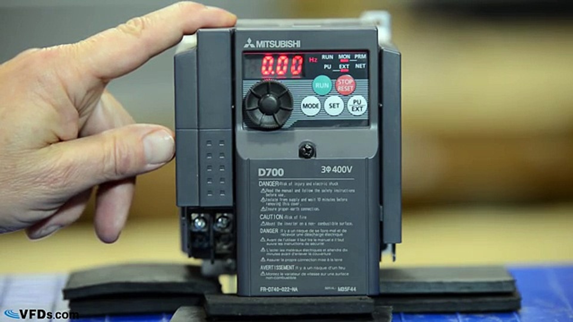 How to program the Mitsubishi D700 series VFD _ AC Inverter (D720, D740) -  video Dailymotion