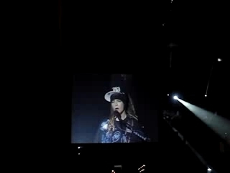 concert TH Tom qui chante