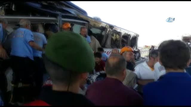 Ankara-Eskişehir Karayolunda Otobüs Kazası! Yolcular Araç İçinde Sıkıştı