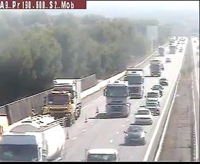 Les images du spectaculaire accident sur l'A9 un camion fonce sur un camion des patrouilleurs !