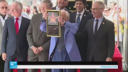 شارل أزنافور يحصل على نجمته على رصيف المشاهير بهوليود
