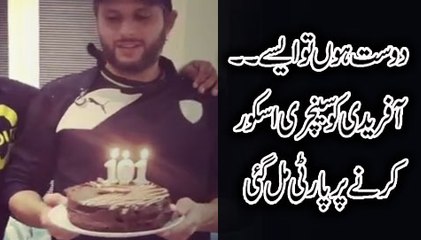 Shahid Afridi Ans His Freinds Celebrating Afridi's Century