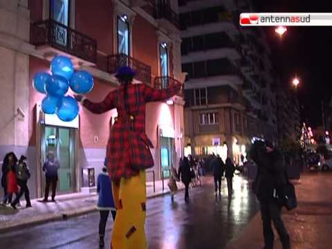 TG 10.12.12 Bari: shopping col maltempo, ma per strada ci sono i sorrisi per natale