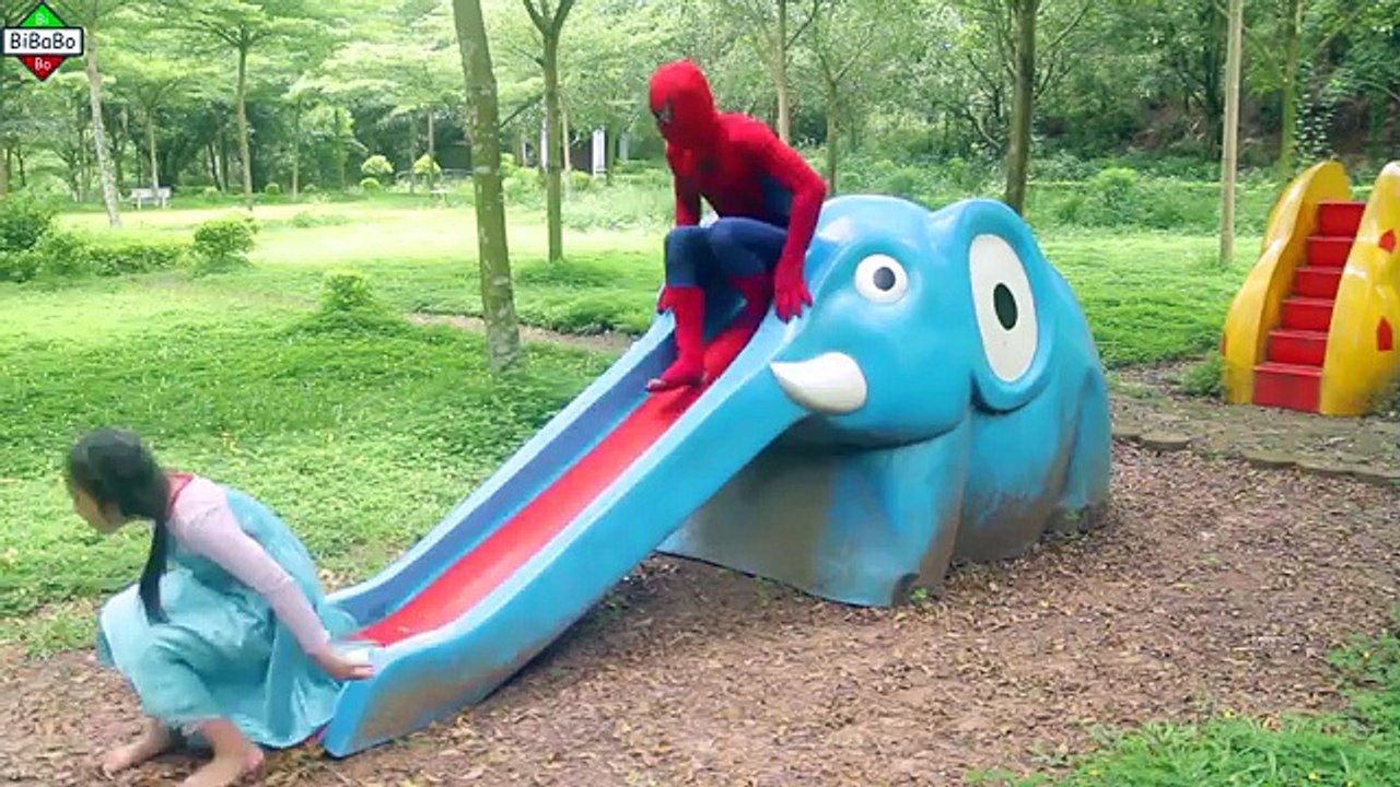 Homme chauve-souris gelé la magie Magie rose Voir létablissement Fille de laraignée homme araignée super-héros jumeaux contre Elsa joker