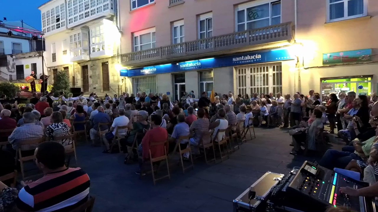 Os Xograres de Lemos co tren en Monforte