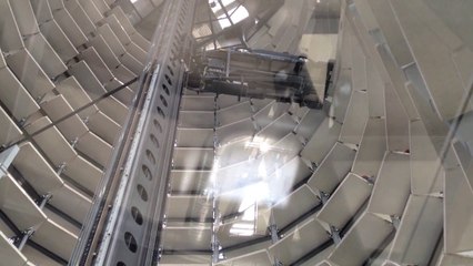 L'intelligence allemande.. Le parking ascenseur pour voitures!