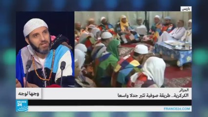 لماذا يرتدي أتباع الطريقة الكركرية الثياب المرقعة والملونة؟