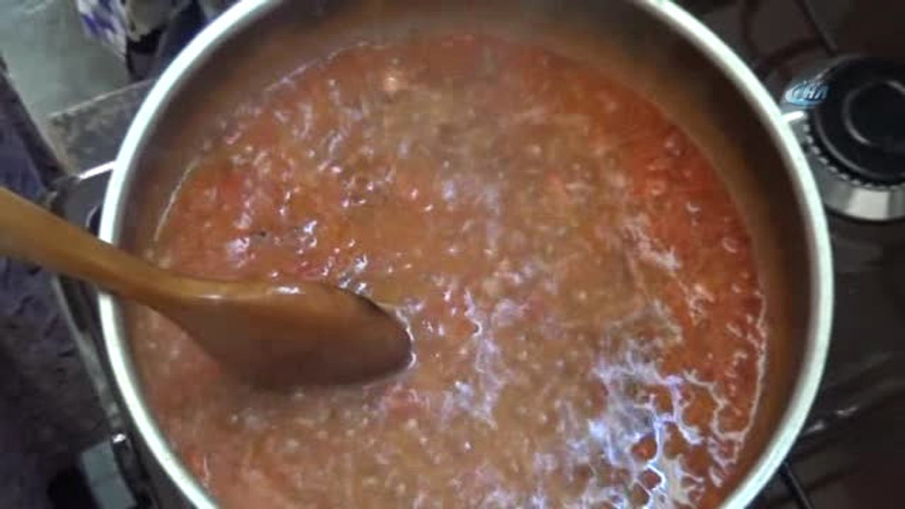 Komşuda Pişen Yemekler Kimsesizlerin Sofrasına Gidiyor